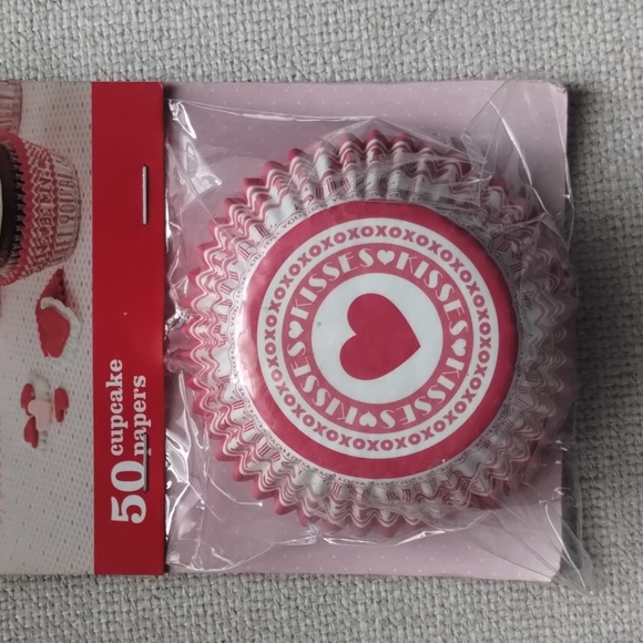 Sweet Creations Heart Be Mine Valentine Baking Cupcakes Liners 50 CT New - Picture 5 of 7